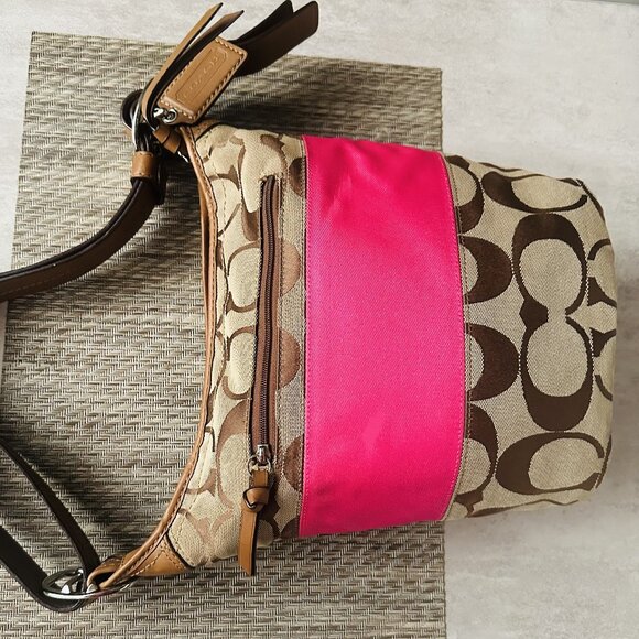 Coach Signature Rugby Duffle with Pink Stripe in Khaki - Picture 3 of 12